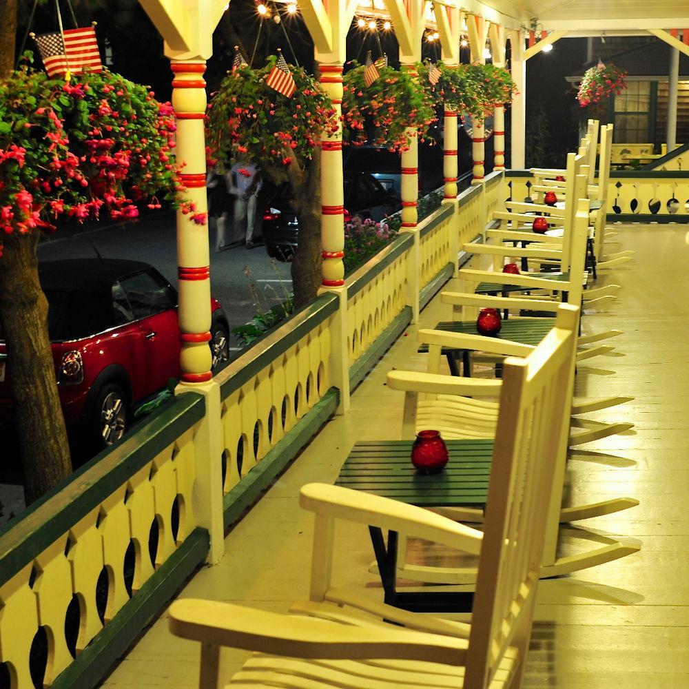 Pequot Hotel Оук Блъфс Екстериор снимка