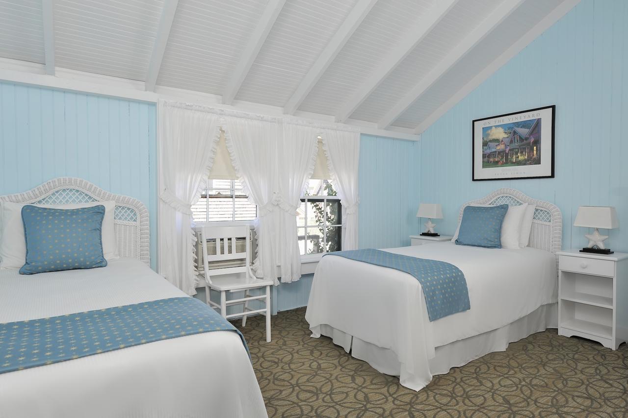 Pequot Hotel Оук Блъфс Екстериор снимка
