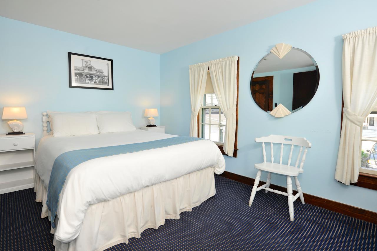 Pequot Hotel Оук Блъфс Екстериор снимка
