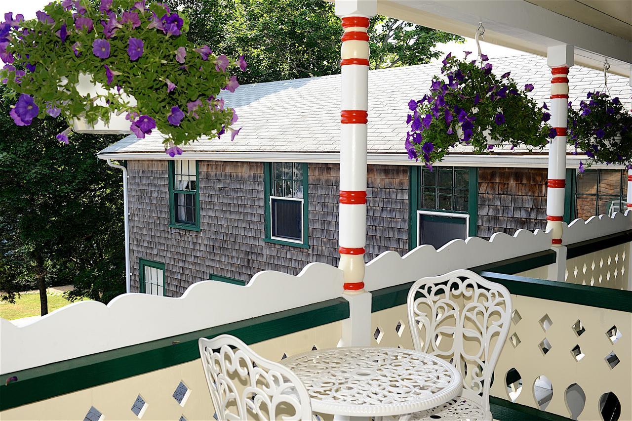 Pequot Hotel Оук Блъфс Екстериор снимка