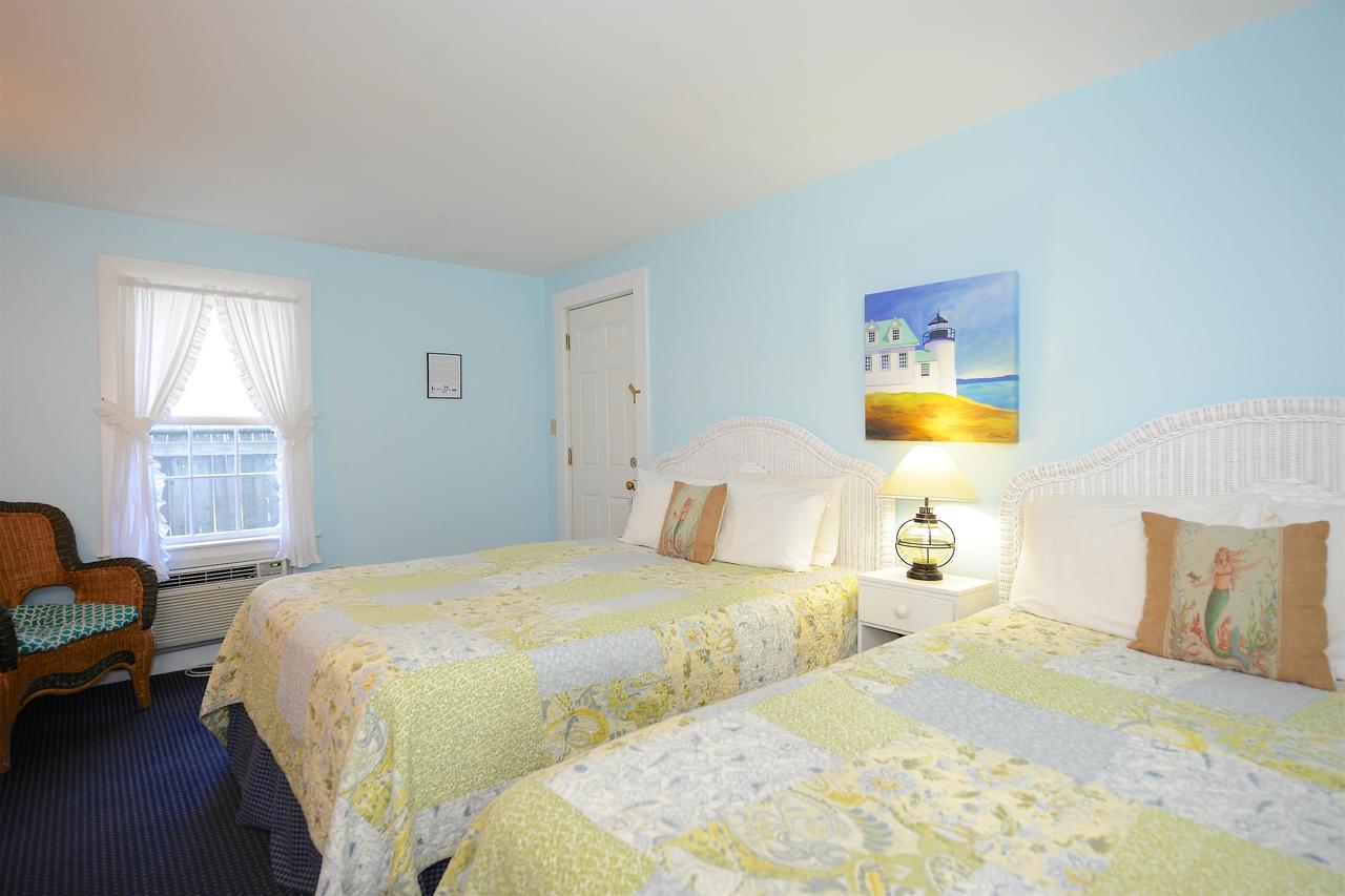 Pequot Hotel Оук Блъфс Екстериор снимка