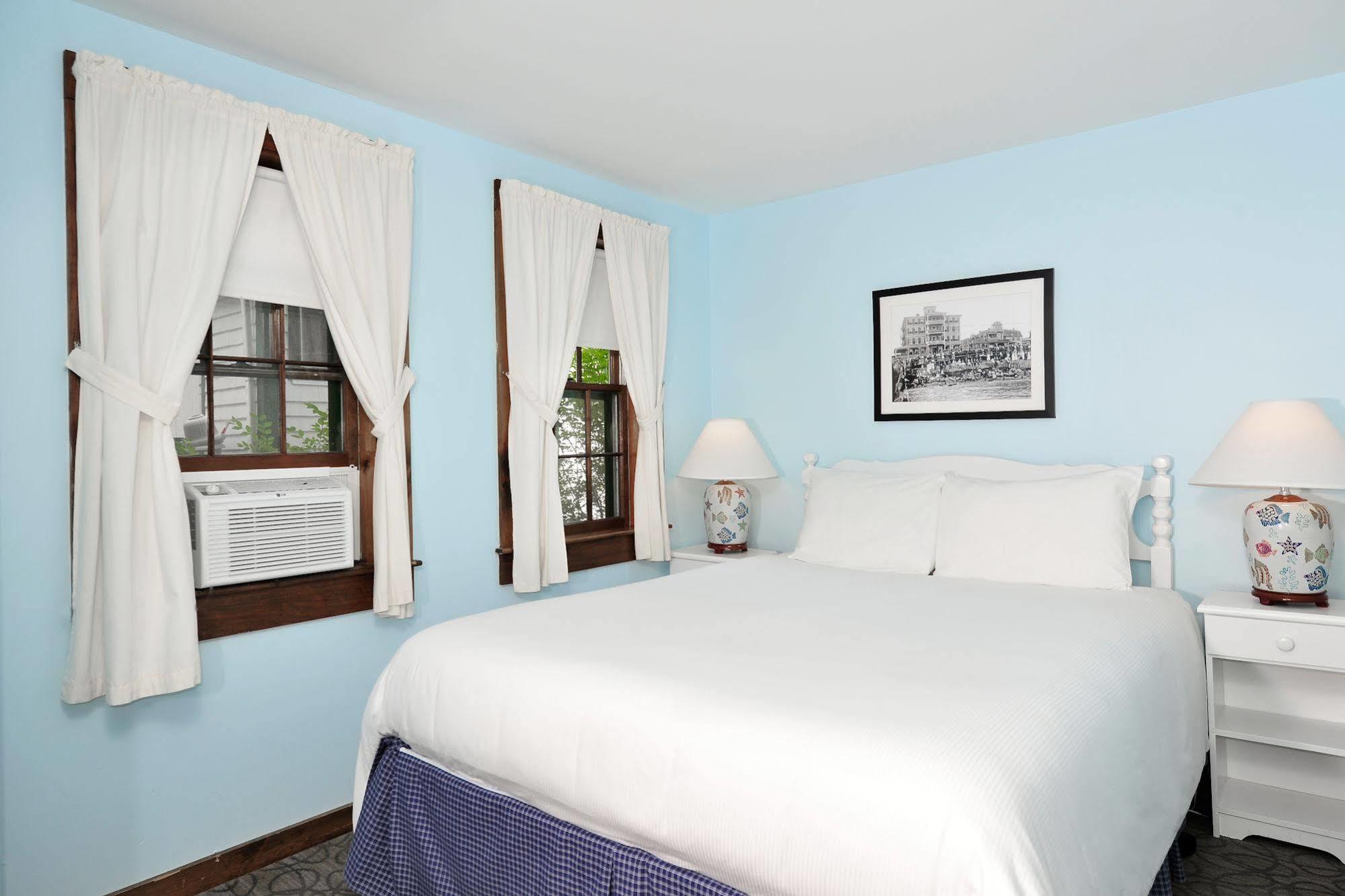 Pequot Hotel Оук Блъфс Екстериор снимка