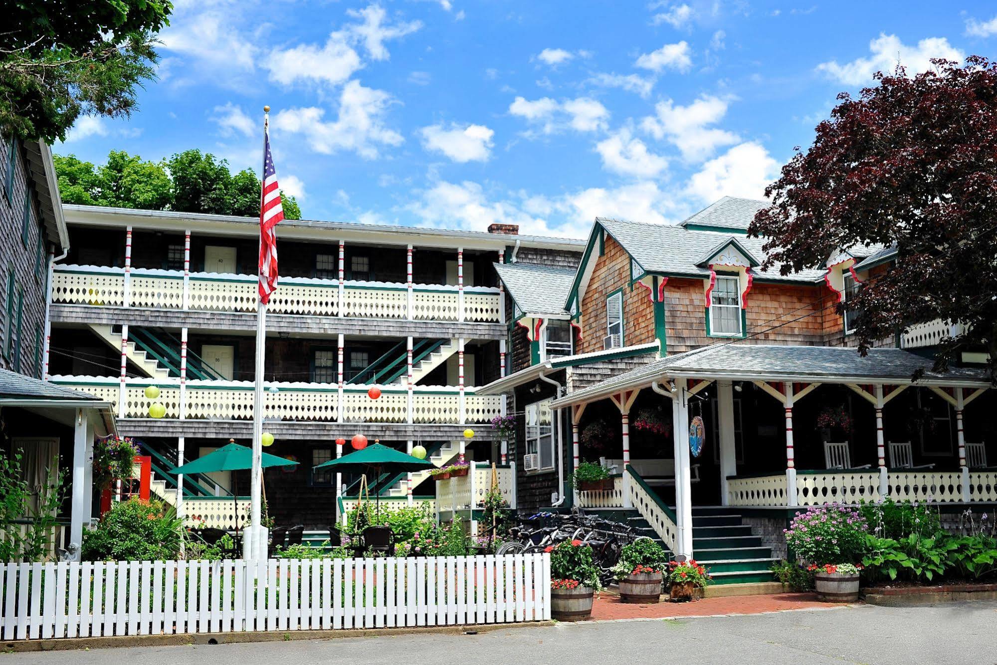 Pequot Hotel Оук Блъфс Екстериор снимка